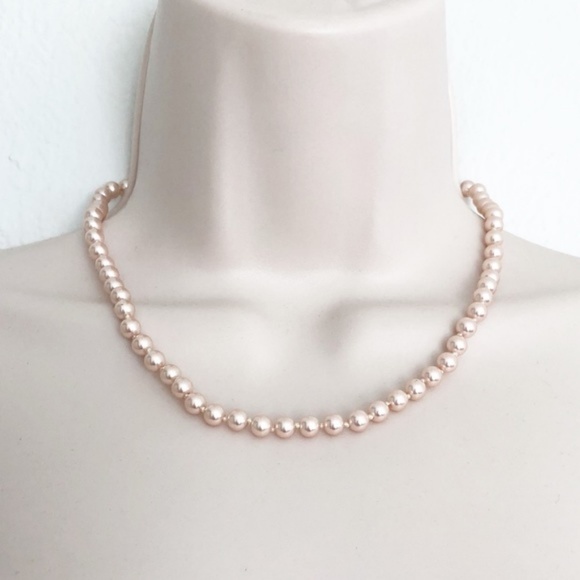 Light Pink Pearl Necklace - Picture 3 of 3